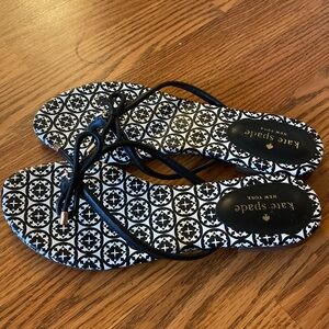 Kate Spade thong sandal flip flop sandals. Like new. Size 8